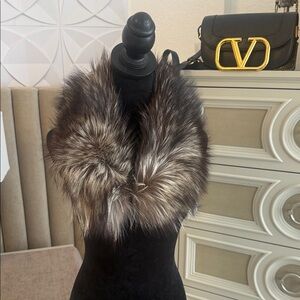SAGA FOX FUR CLIP ON COLLAR